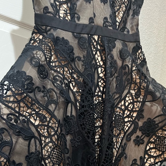 NWOT RARE Bebe Plunging Neckline Lace Overlay Dress Sz 2 - Picture 4 of 5